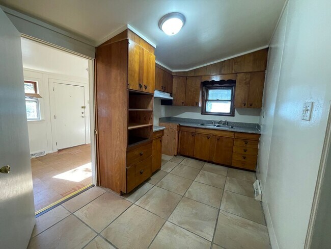 Building Photo - Adorable Twin 2 bed 1 bath Home FOR RENT B...