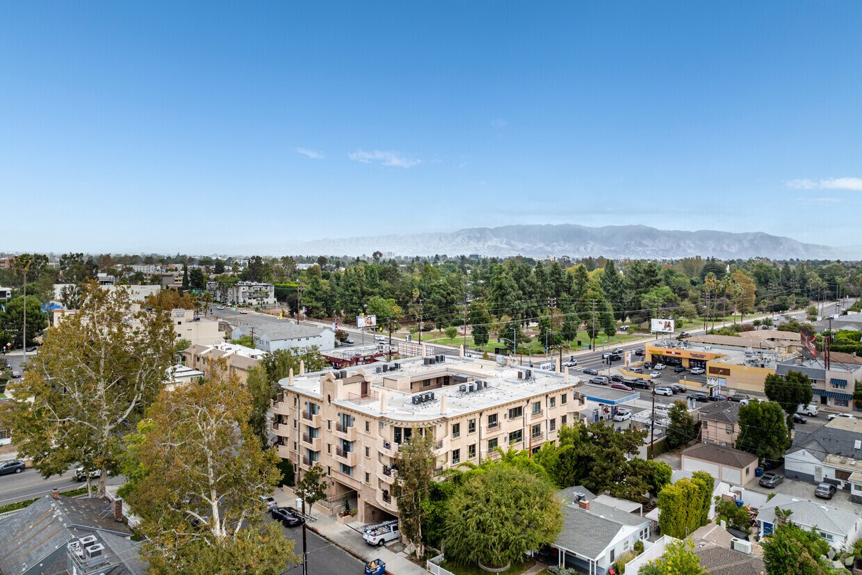 Context - 4350 Vantage Ave
