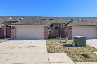 Building Photo - 7617 Woodford Ave