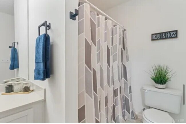 Foto del edificio - Bedford townhome. 3 bed / 2 bath