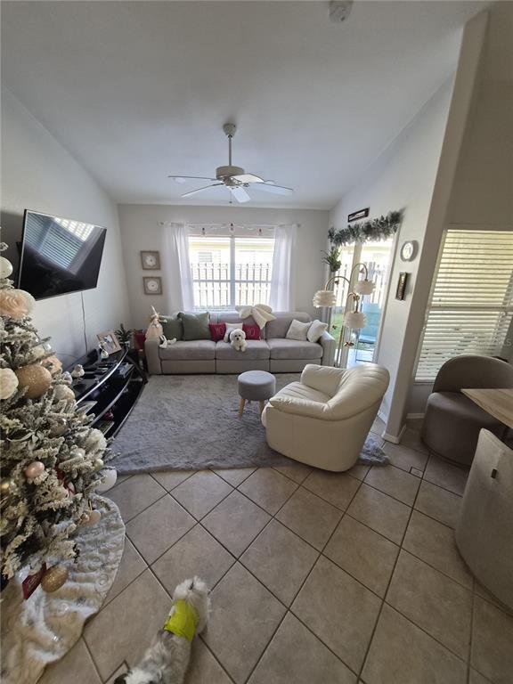 Foto del edificio - 658 Green Valley Rd