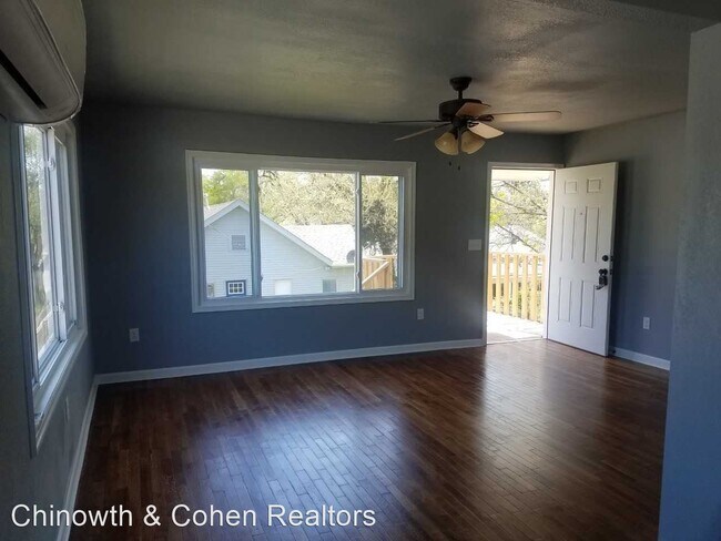 Foto del edificio - 1 br, 1 bath House - 14 E 7th St, Unit A