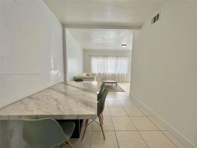 Foto del edificio - 877 80th St