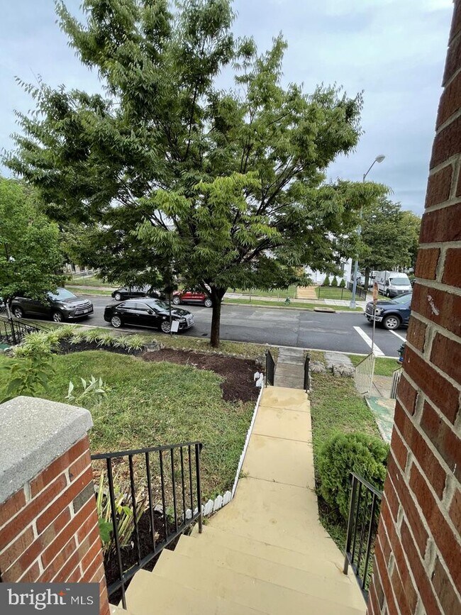 Foto del edificio - 1802 H St NE