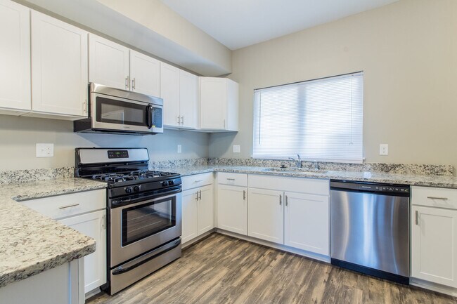 Foto del edificio - Waterford Townhomes