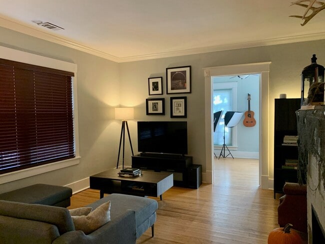 Building Photo - Beautiful Bungalow in Baldwin Park