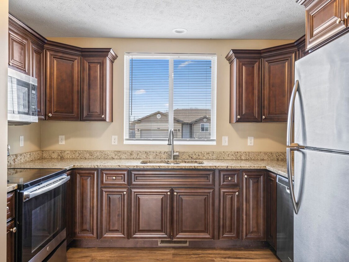 Foto principal - Beautiful Finishes in Newer Neighborhood