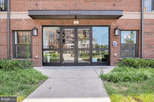 Building Photo - 3927 Fair Ridge Dr