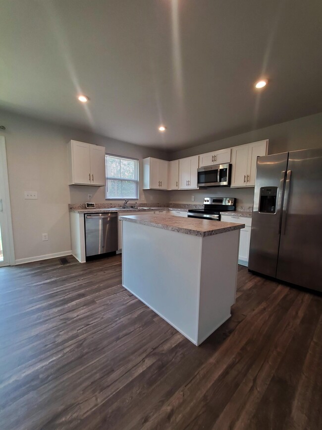Building Photo - 116 Manilla Cir