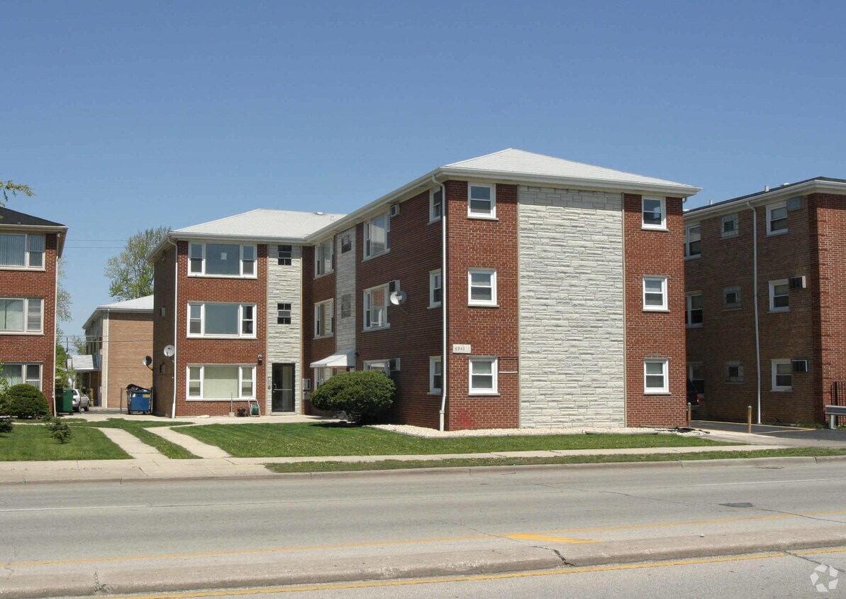 Building Photo - 6940 W 65th St