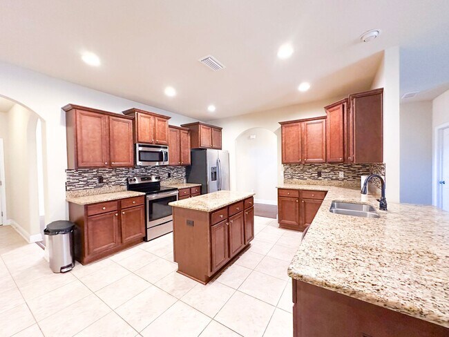 Foto del edificio - Well maintained 4 bedroom home with 2 car garage