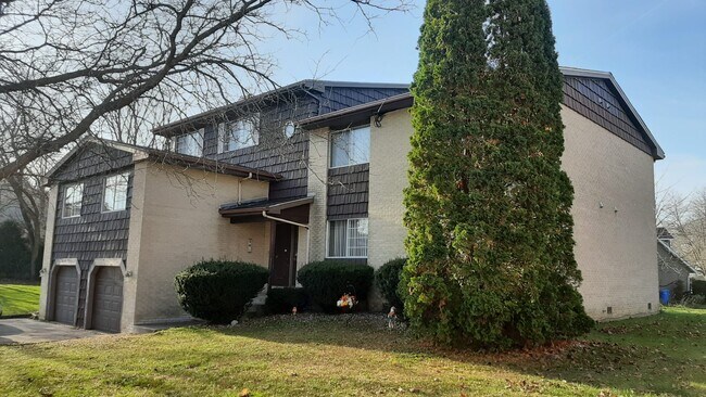 Building Photo - 961 High Meadow Dr