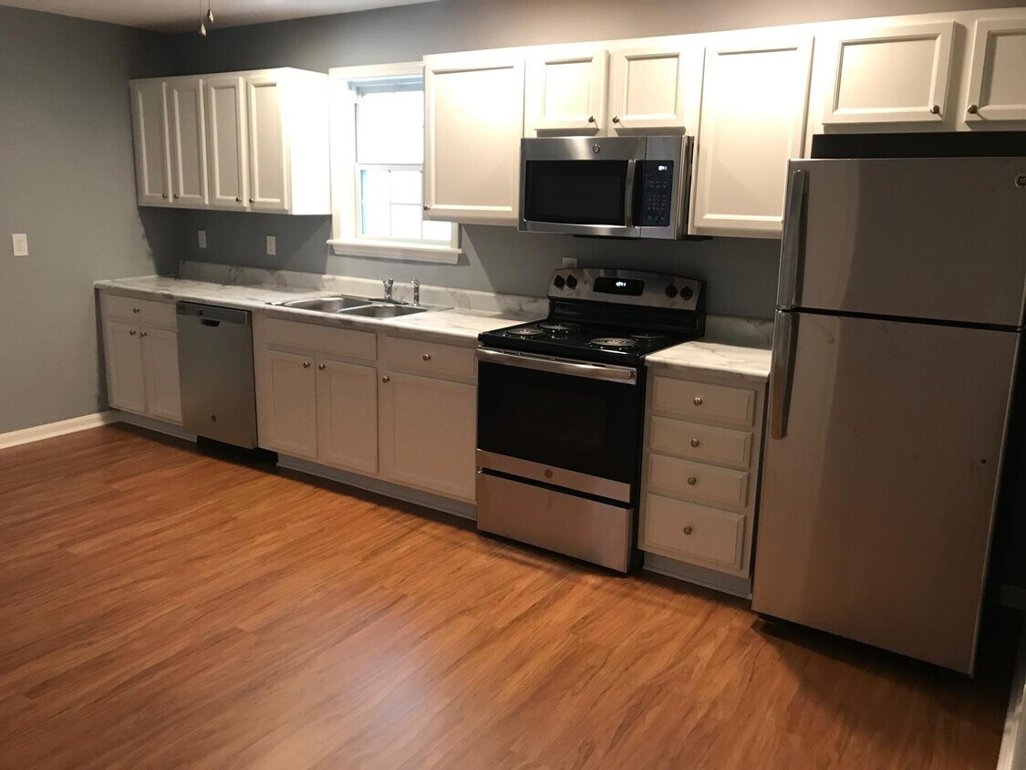 Kitchen Image #1 - 1003 E Breckinridge St