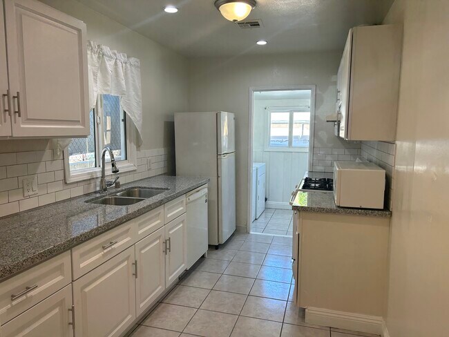 Foto del edificio - 245 W Elm Ave