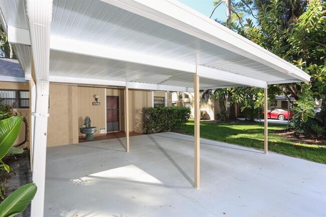 Building Photo - 4755 Village Garden Dr