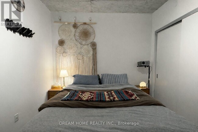 Building Photo - 608 Richmond St W