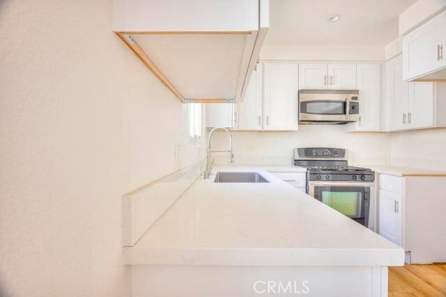 Building Photo - 917 E La Palma Dr