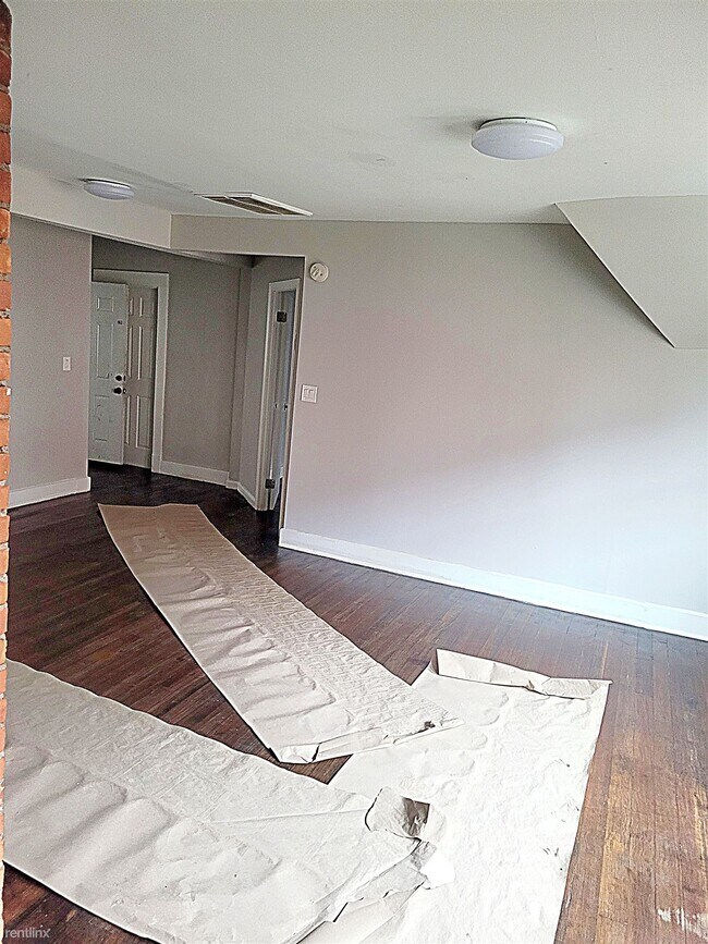 Building Photo - 4 br, 2 bath Triplex - 1470 Chapel St Apt 1
