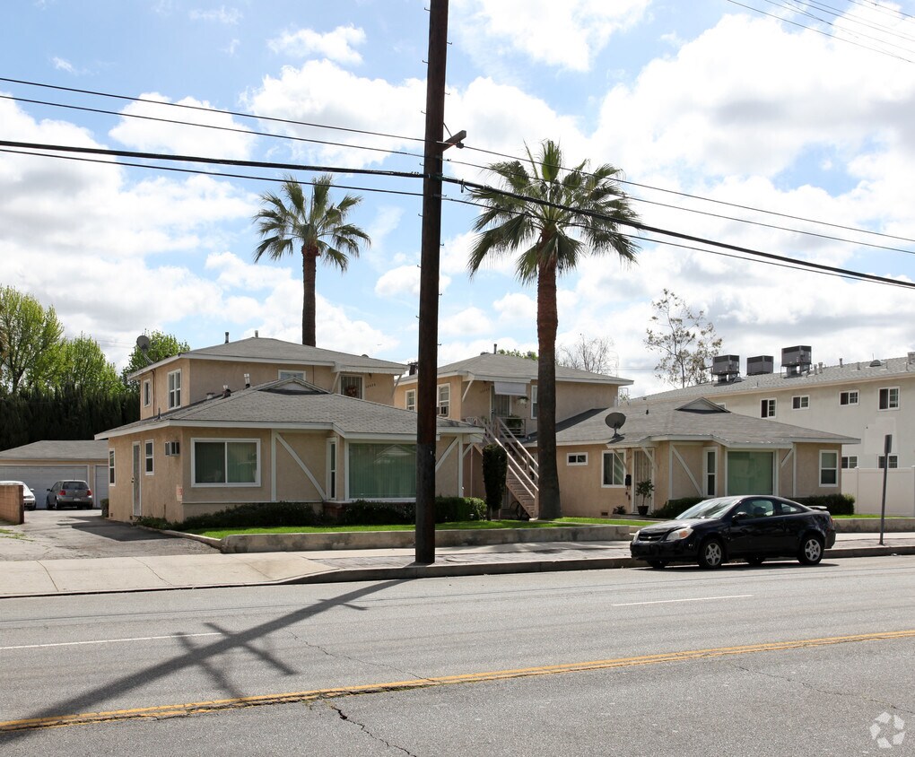 Building Photo - 5644-5648 Kester Ave