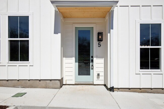 Foto del edificio - 361 Archwood Dr