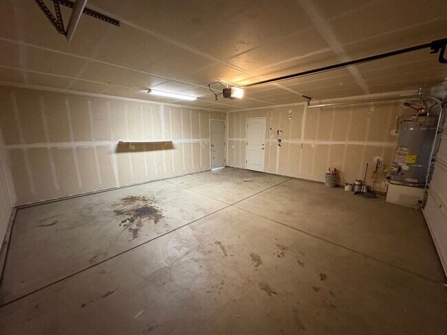 Foto del edificio - NW Visalia Home Near Shopping Center Rent Ready!