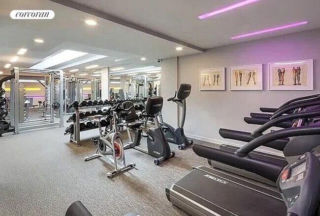 Foto del edificio - 306 W 48th St