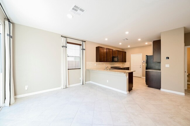 Foto del edificio - Look No Further! Lovely 3 Bedroom And 2.5 ...
