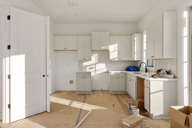 Foto del edificio - FOR RENT in SUGAR MILL POND!