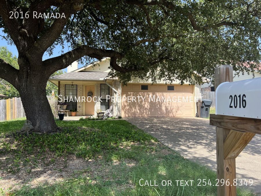 Primary Photo - Cozy Midway House