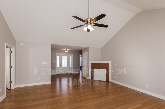 Building Photo - 1608 Battle Ln