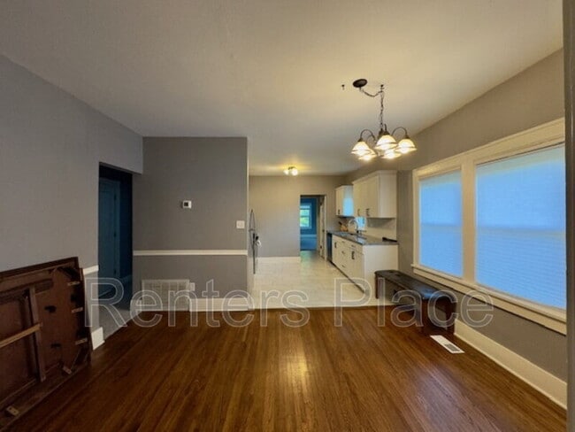 Foto del edificio - 1532 N Main St