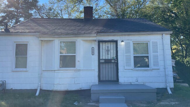 Building Photo - 19941 Rosemont Ave