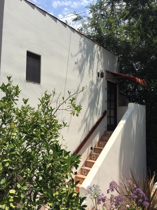 Building Photo - 14540 Greenleaf St