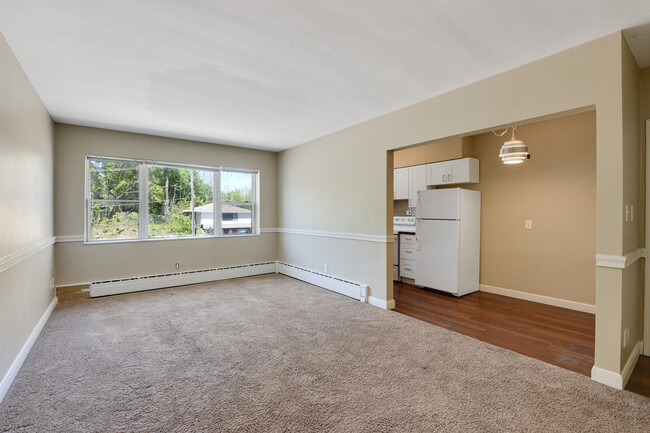 Living Room / Kitchen - 3455 Shoreline Dr