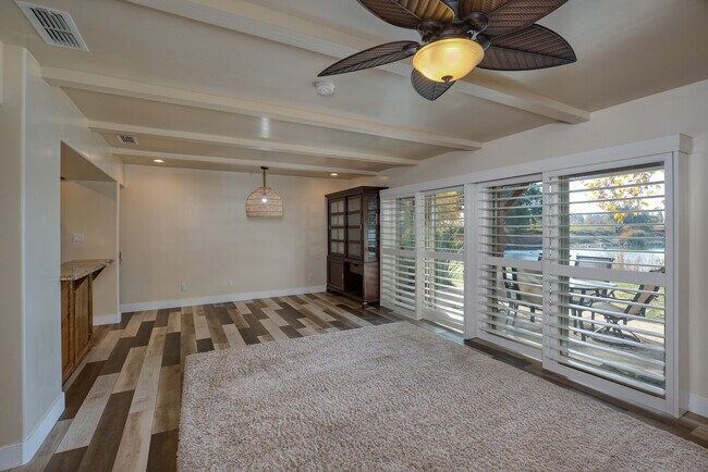 Foto del edificio - 7020 Colina Ln
