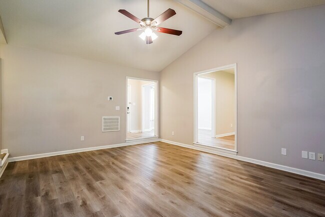Foto del edificio - 303 Southampton Dr