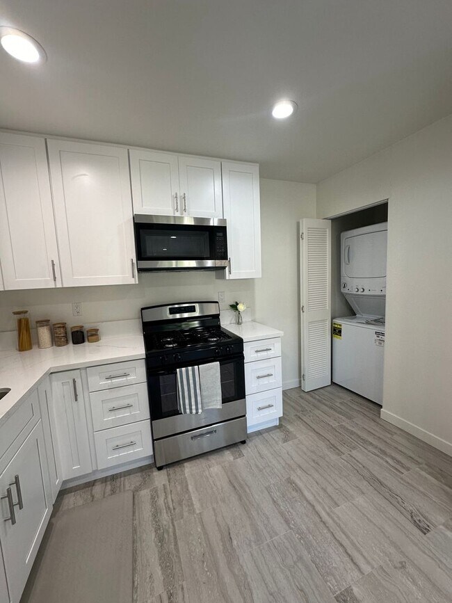 Foto del edificio - 1451 W Almond Ave