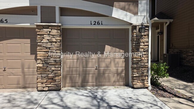Foto del edificio - 1261 Carlyle Park Cir