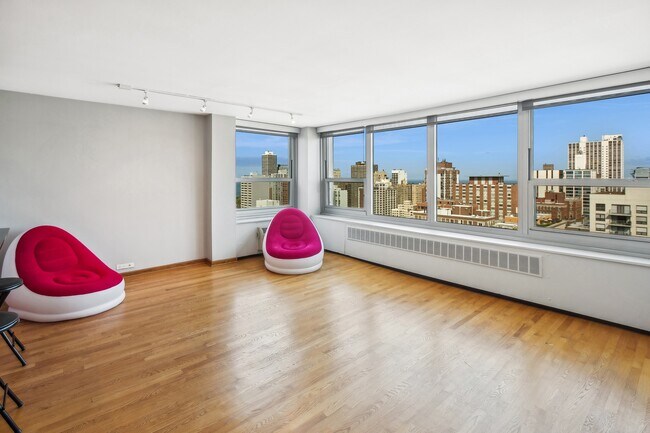 Foto del edificio - 1255 N Sandburg Terrace