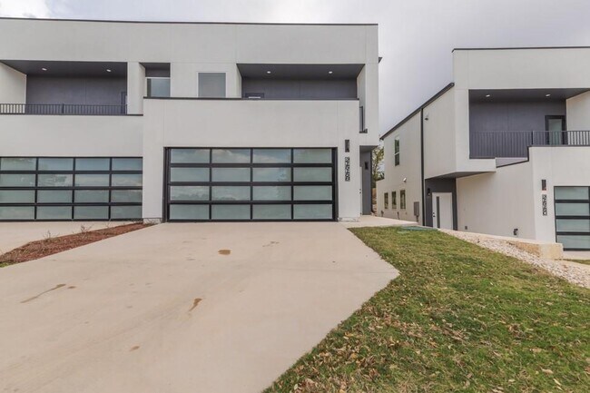 Foto del edificio - 21515 Patton Ave