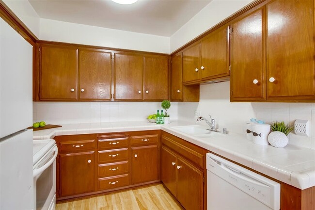 Kitchen - 5015 Cape May Ave