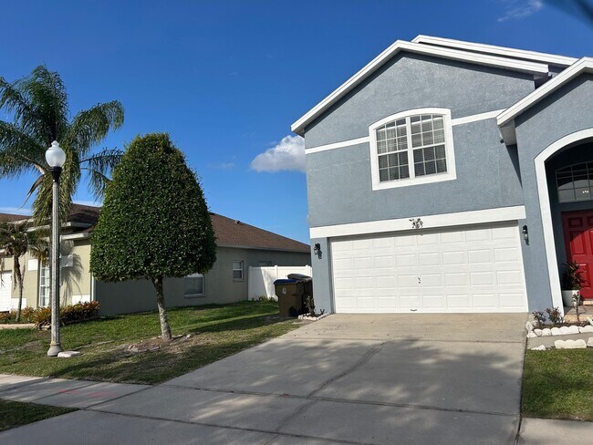 Building Photo - 2105 Woodsedge Dr