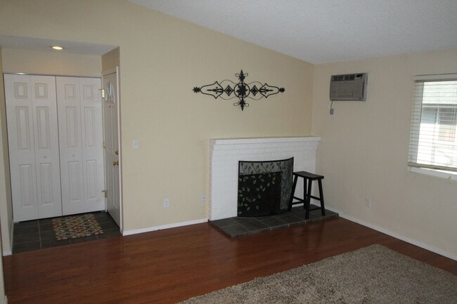 Building Photo - 108 E Weile Ave