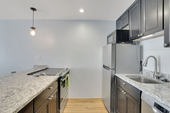 Building Photo - Completely Remodeled Studio/1 Bath Unit on...