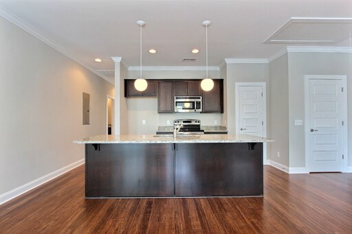 Building Photo - 609 E Broad St