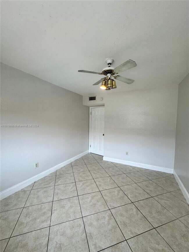 Foto del edificio - 9370 SW 87th Ave MIAMI, FL 33176