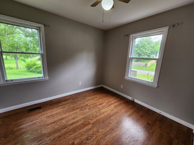 Foto del edificio - AMAZING 1 Level Columbia, TN Charmer!