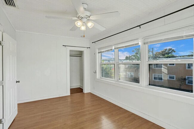 Building Photo - 420 3rd Ave S