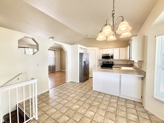 Building Photo - 377 Sego Lily Dr