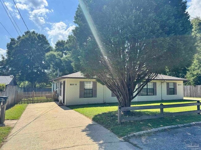 Building Photo - 9511 Sandpiper St